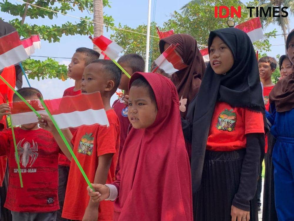 Anak-anak Pulau Tegal. (IDN Times/Rohmah Mustaurida)