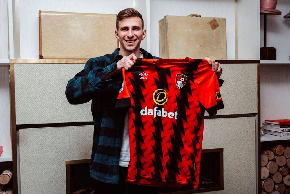 Ilya Zubarnyi, bek muda Timnas Ukraina yang kini membela AFC Bornemouth. (afcb.co.uk)