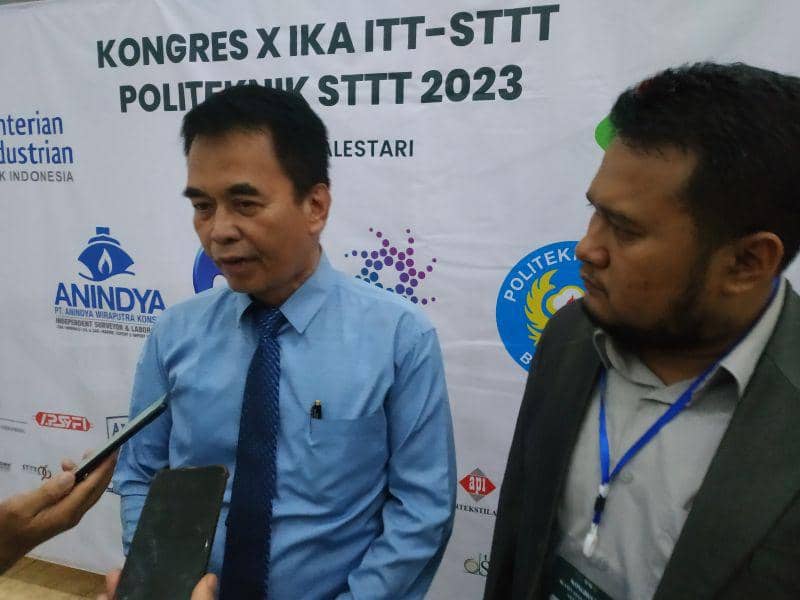 Ketua IKA ITT-STTT-Politeknik STTT Riady Madyadinata didampingi Sekjen IKA Ananta Dwihasto ditemui seusai kegiatan Kongres ke-X IKA ITT-STTT-Politeknik STTT Bandung. Debbie Sutrisno/IDN Times