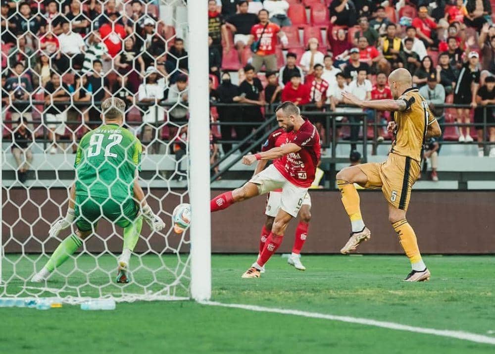 Dewa United vs Bali United.  (baliutd.com)