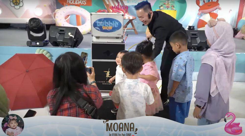 momen ulang tahun pertama Moana anak Ria Ricis dan Teuku Ryan (youtube.com/ricisofficial1795)