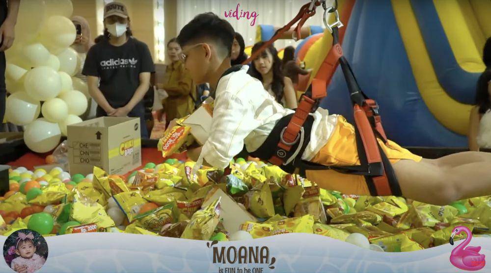 momen ulang tahun pertama Moana anak Ria Ricis dan Teuku Ryan (youtube.com/ricisofficial1795)