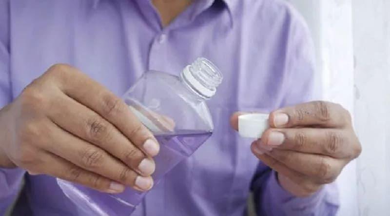 Studi Hubungkan Obat Kumur Alkohol dengan Bakteri Terkait Kanker