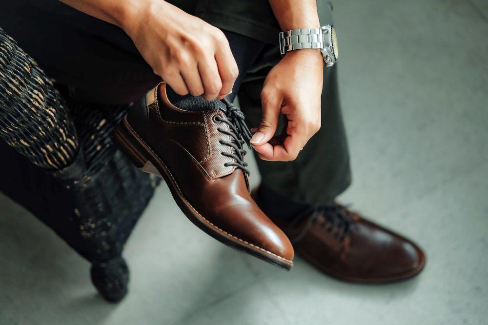ilustrasi sepatu pantofel (pexels.com/Robert Jeffrey Bonto)