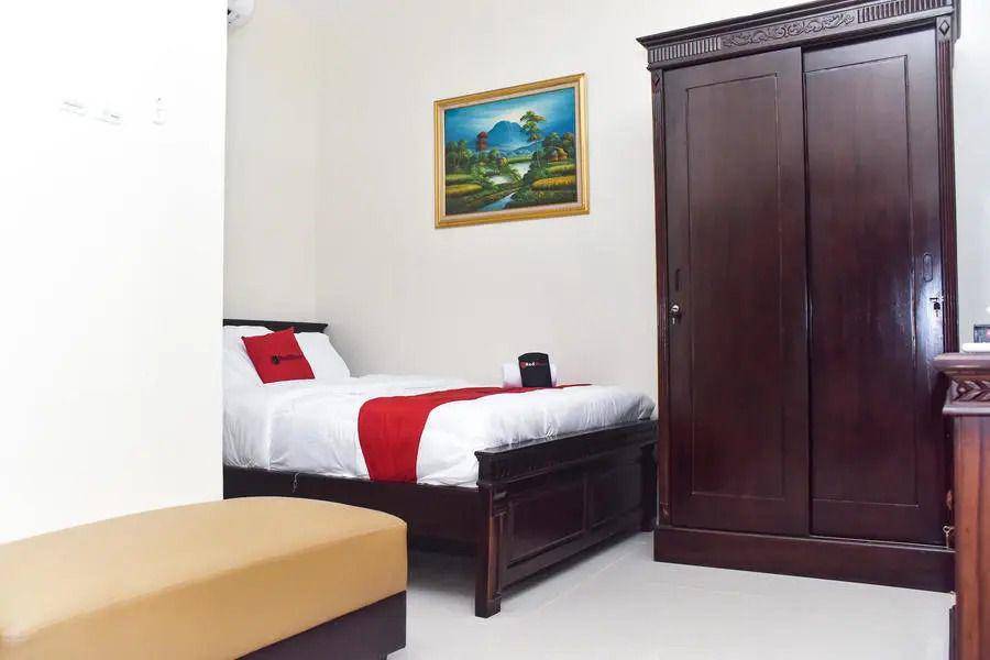 RedDoorz Syariah near Gelora Delta Sidoarjo 2 (reddoorz.com)