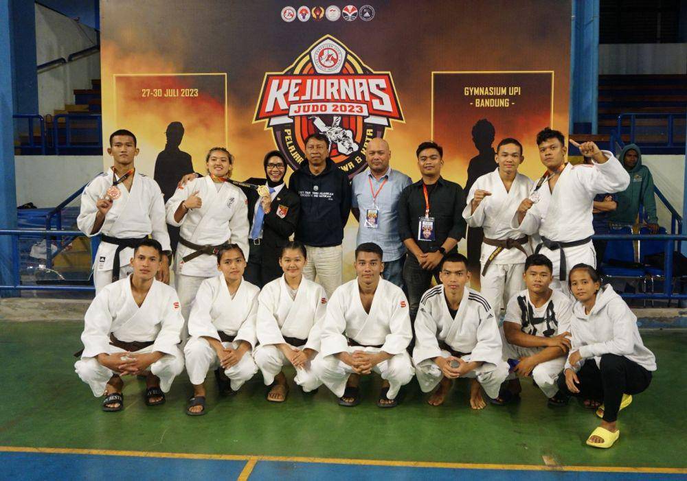 Skuat judo Sumut di Kejurnas Pelajar, Mahasiswa, Kata di Gymnasium UPI Bandung (Dok.PJSI Sumut)