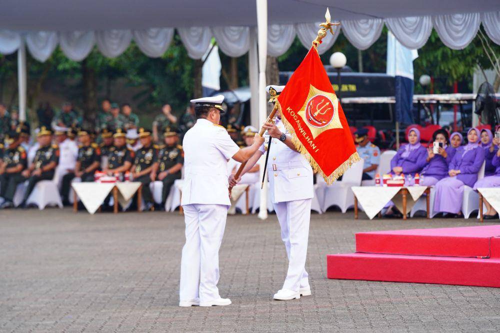 Panglima TNI, Laksamana Yudo Margono ketika melakukan sertijab pejabat utama di Mabes TNI. (Dokumentasi Puspen TNI)