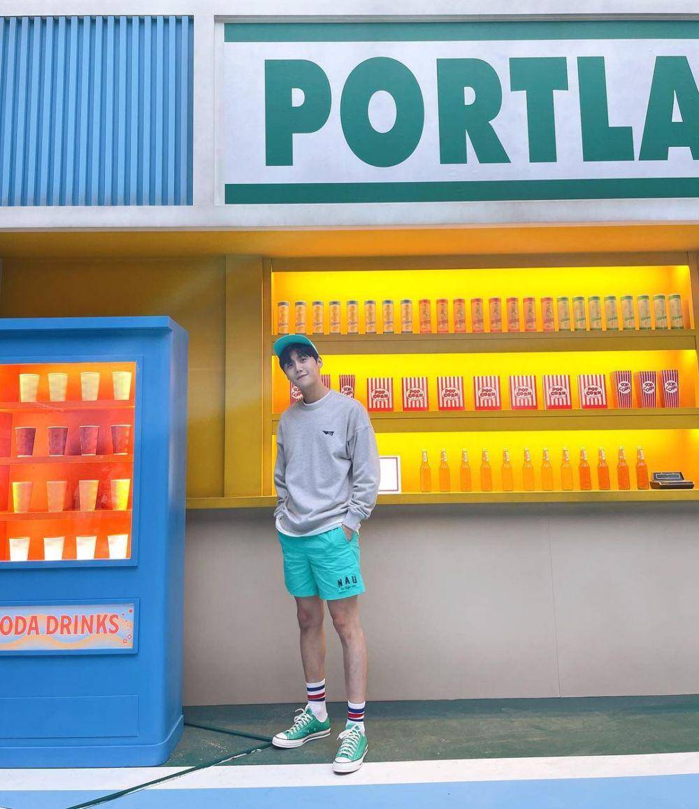 short pants ala Kim Seon Ho (instagram.com/kimseonho_staff.diary)