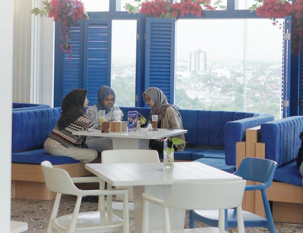 8 Potret Yamas Sky, Cafe Ala Santorini dengan View Kota Jogja