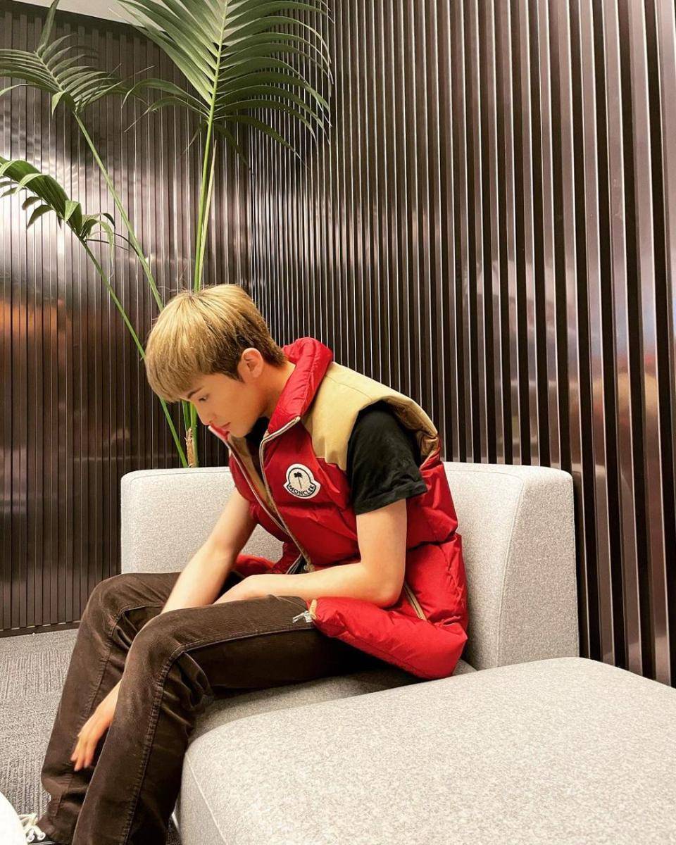 warna rambut ala Mark NCT (instagram.com/onyourm__ark)