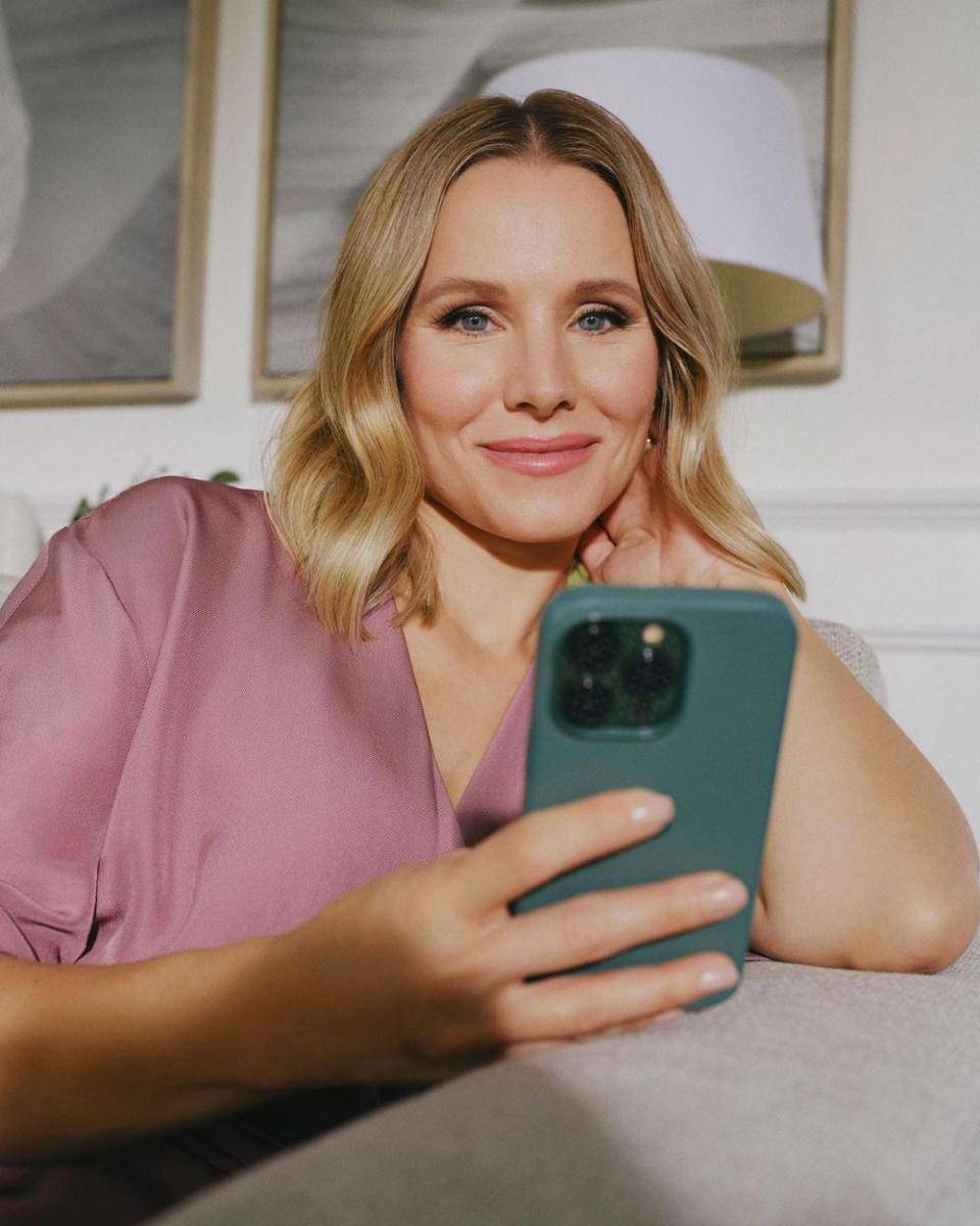 Kristen Bell (instagram.com/kristenanniebell)