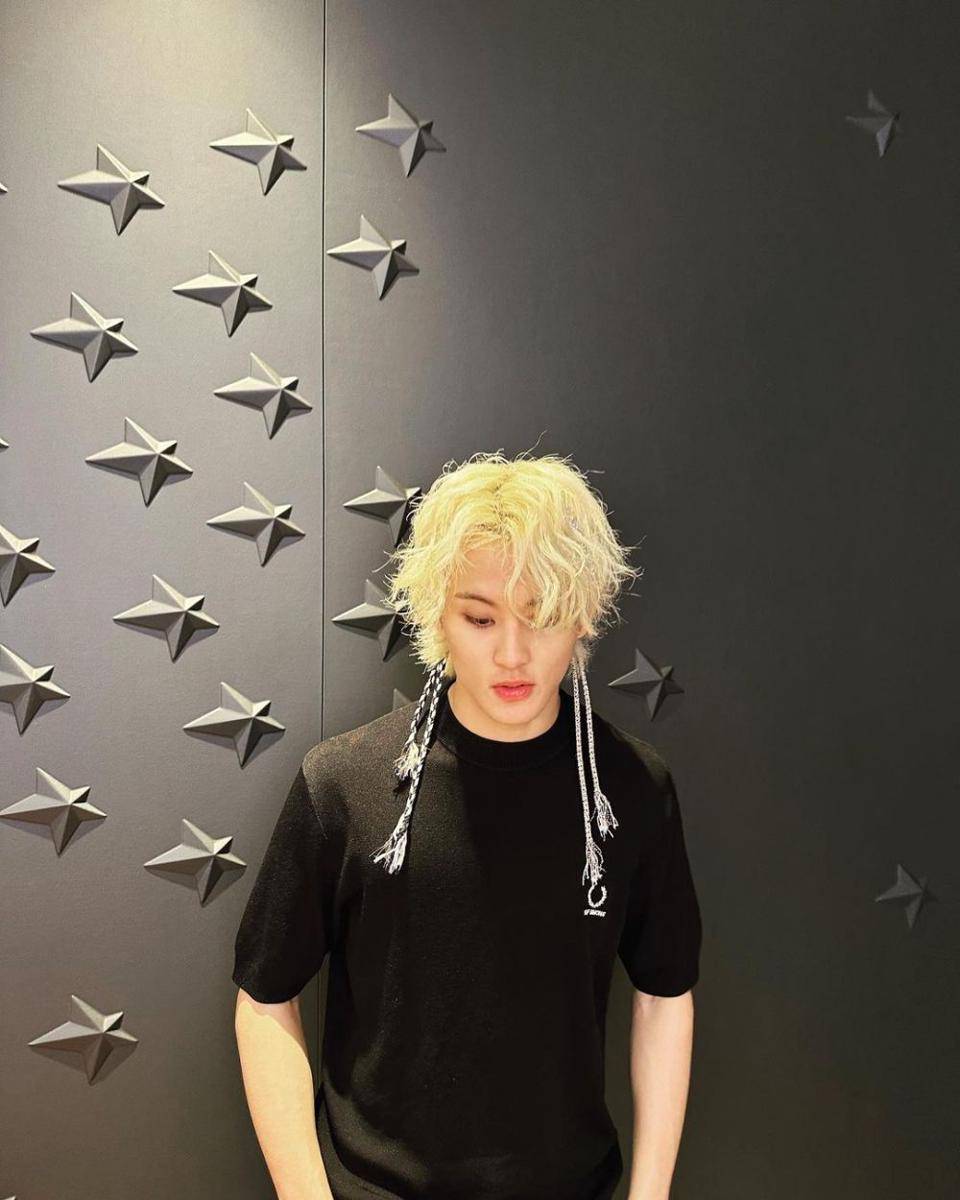 warna rambut ala Mark NCT (instagram.com/onyourm__ark)