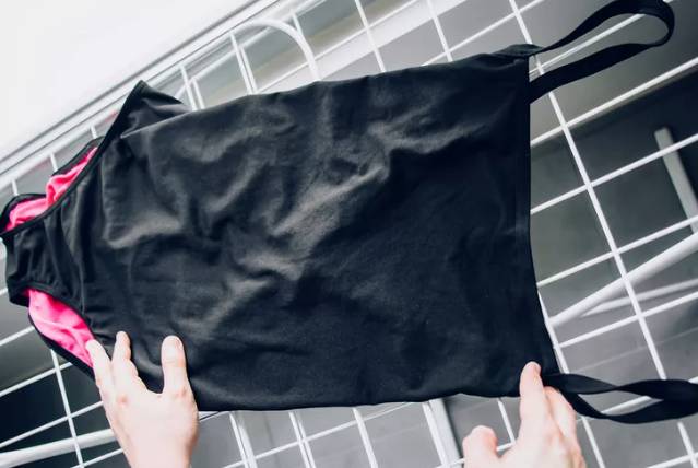 cara mencuci baju renang agar awet dan tak mudah melar (thespruce.com)