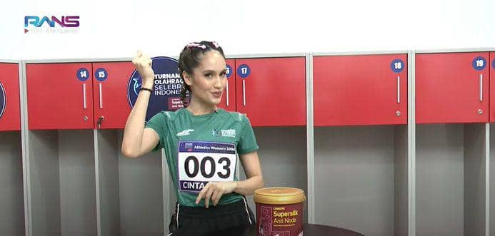 potret Cinta Laura juara lari 100 meter (youtube.com/Rans Entertainment)