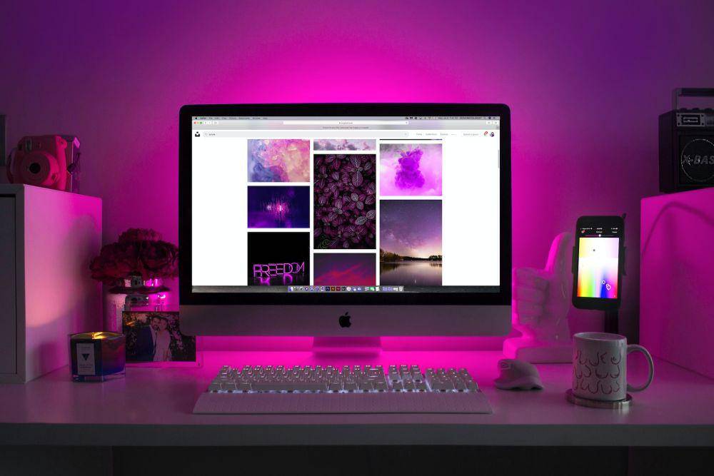Desain meja belajar untuk anak perempuan (unsplash.com/DESIGNECOLOGIST)