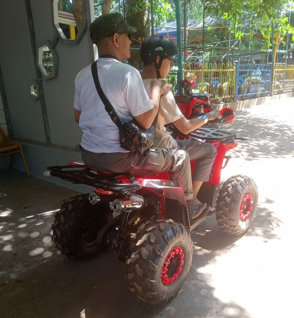 Mainan Baru! Pengunjung Bisa Sewa ATV di Kebun Binatang Bandung