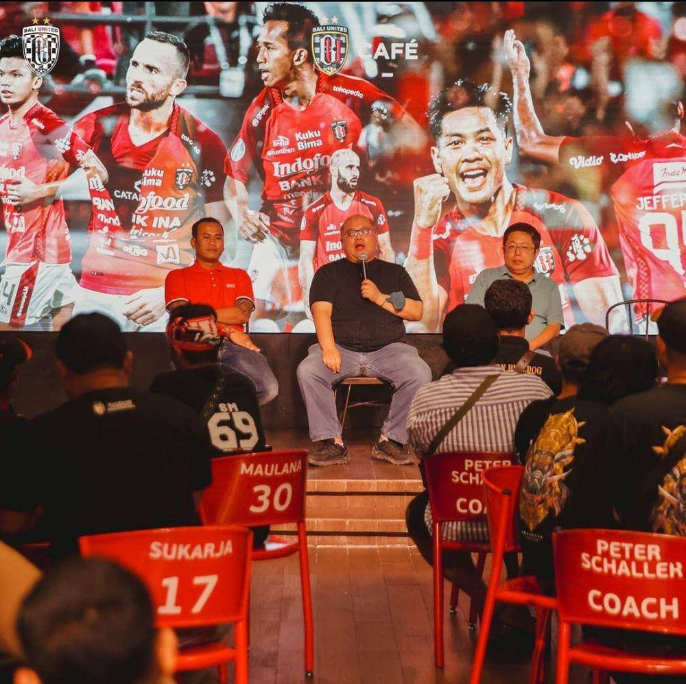 Pertemuan antara manajemen Bali United dan kelompok suporter. (baliutd.com)