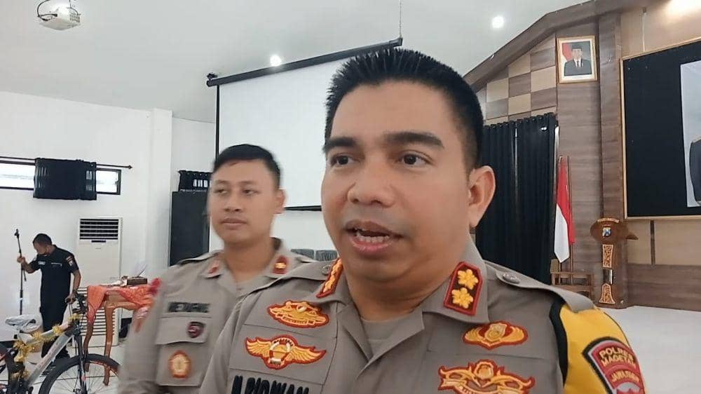 Foto Viral Santriwati Magetan Bawa Senjata, Ini Penilaian Polisi
