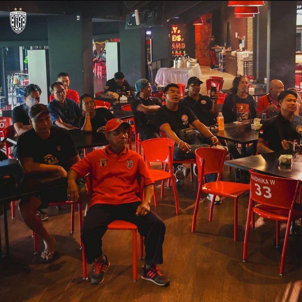 Pertemuan antara manajemen Bali United dan kelompok suporter. (baliutd.com)