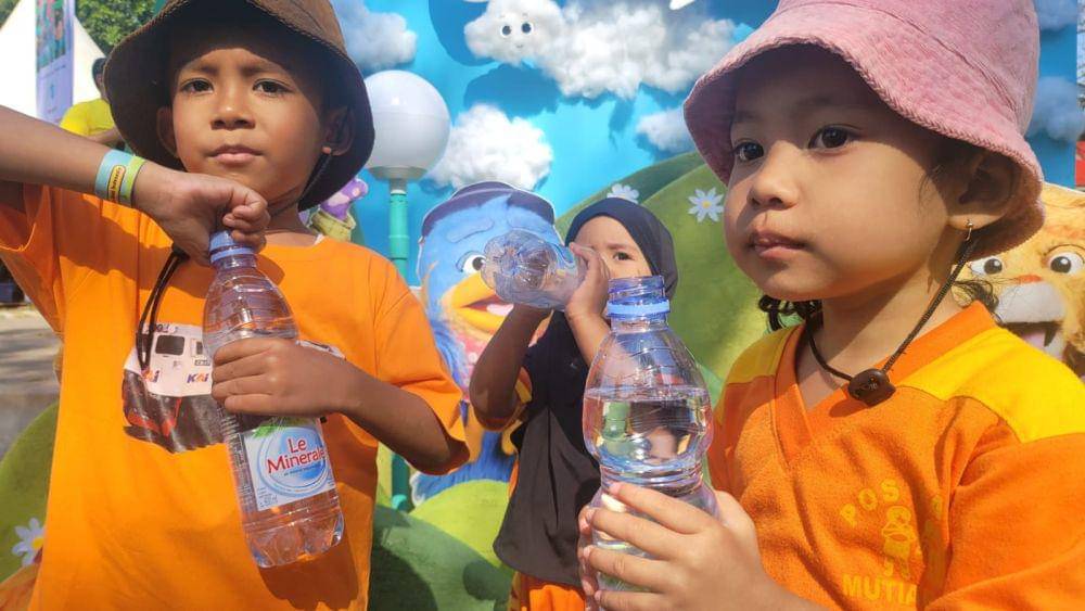 Sebanyak 1.500 anak yang menghadiri senam dan pentas ceria anak Indonesia dalam rangka acara Hari Anak Nasional (HAN) Solo Safari Park, Sabtu (29/7/2023). (dok Le Minerale)