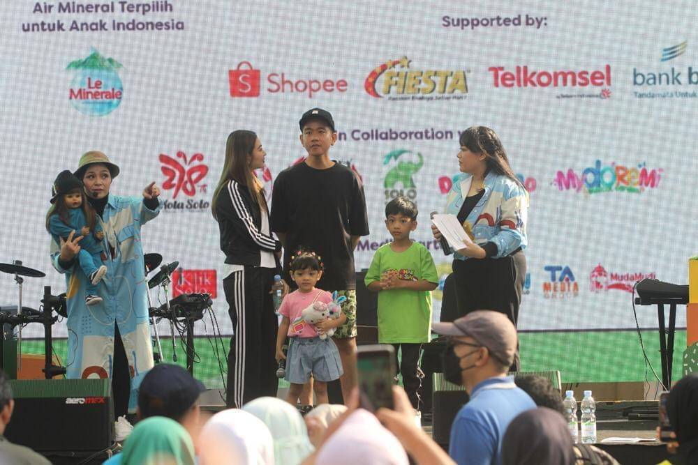 Sebanyak 1.500 anak yang menghadiri senam dan pentas ceria anak Indonesia dalam rangka acara Hari Anak Nasional (HAN) Solo Safari Park, Sabtu (29/7/2023). (dok Le Minerale)