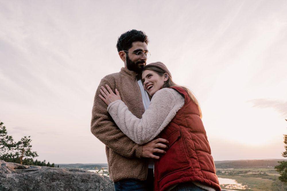 ilustrasi pasangan romantis