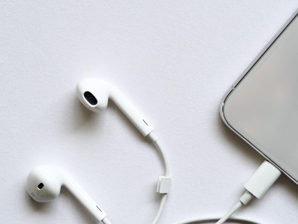 Dokter THT: Pakai Earphone Jangan Lebih dari 1 Jam