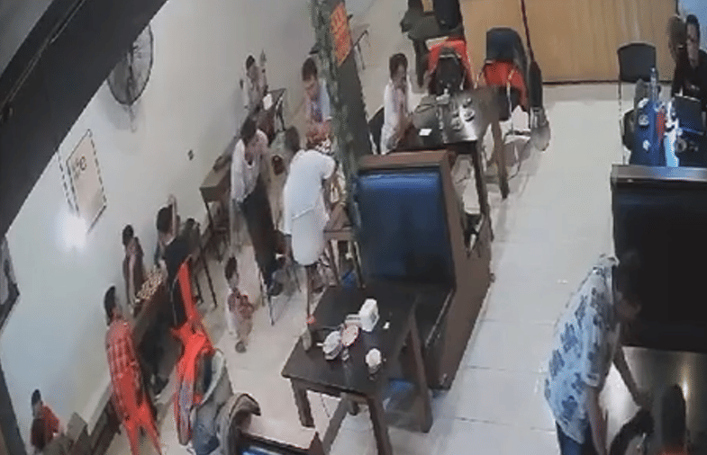 Tangkapan layar rekaman video penganiayaan anak oleh seorang dokter di Makassar, Sulawesi Selatan/Istimewa
