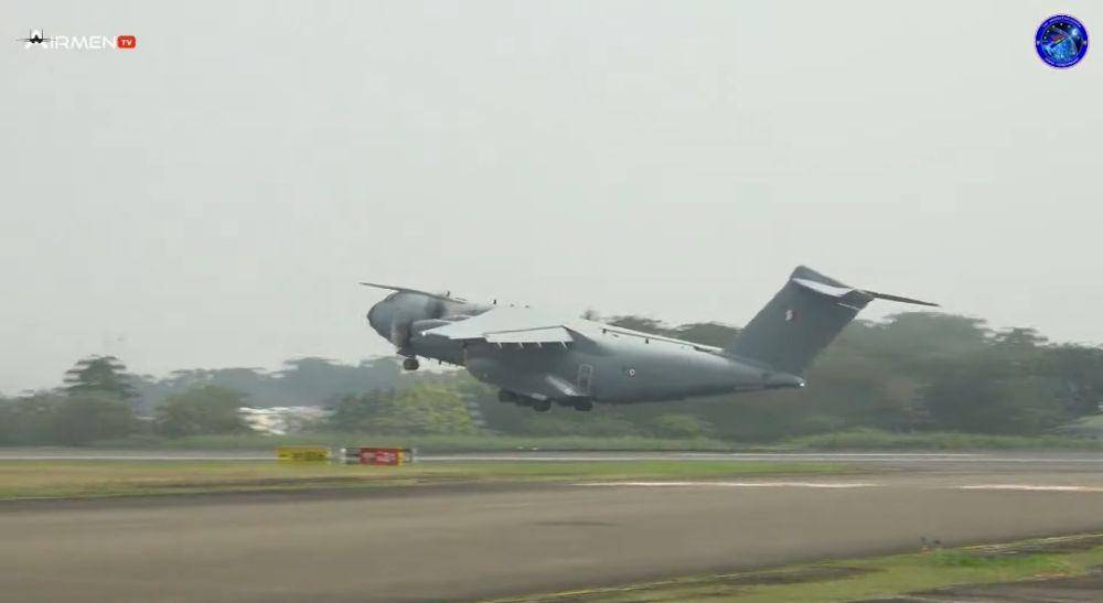 Pesawat Airbus A400 M buatan Prancis yang hendak dibeli oleh Menhan Prabowo Subianto. (www.instagram.com/@militer.udara)