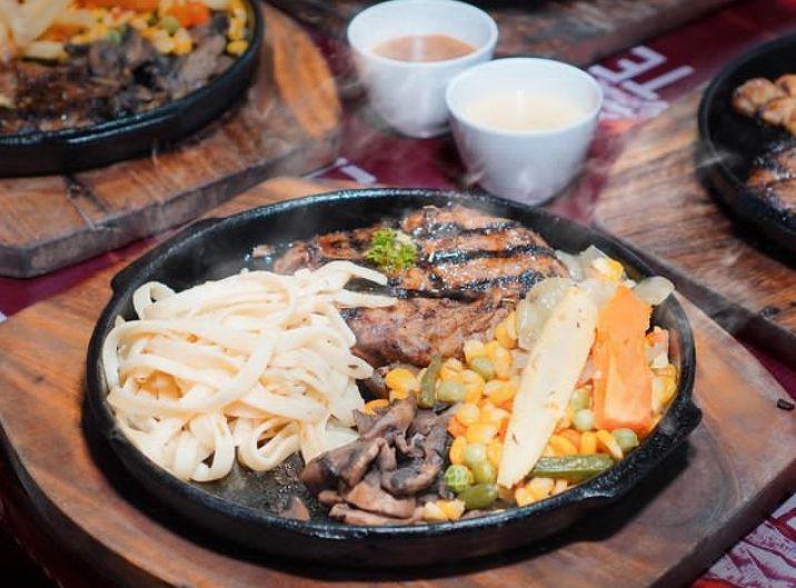 5 Steak Kaki Lima di Jogja, Lezat Gak Sampai Rp100 Ribu