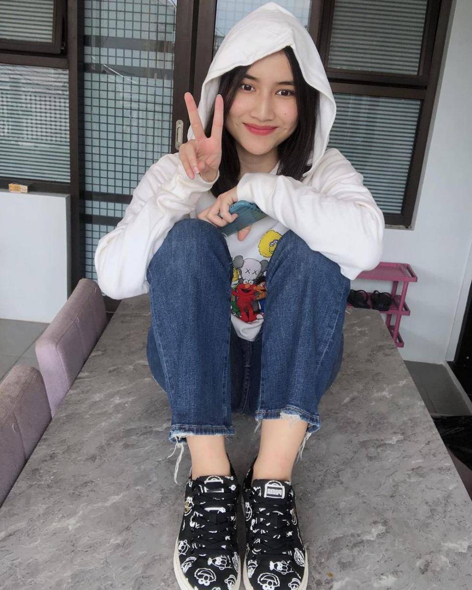 celana jeans Frieska (instagram.com/frieskatch/)
