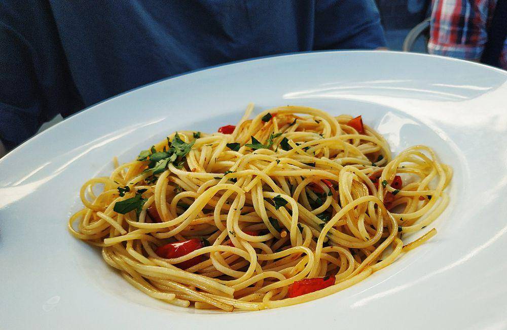 ilustrasi spaghetti aglio e olio (commons.wikimedia.org/