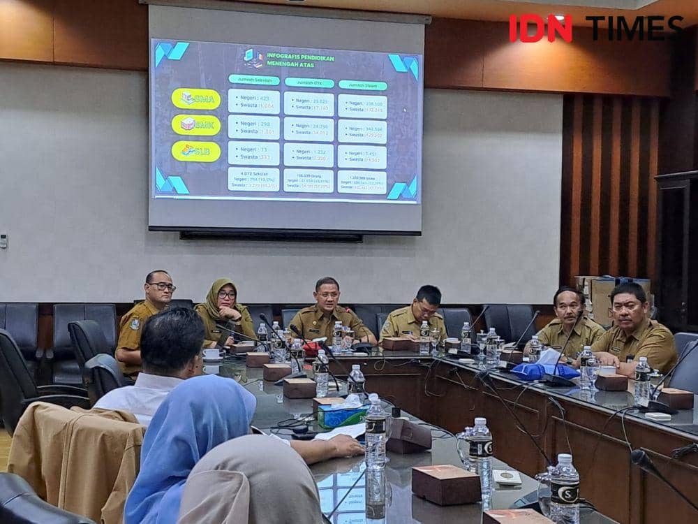 Legislator Ungkap Produsen Tunggal Seragam Sekolah di Jatim