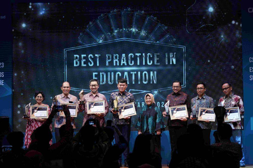PT Pegadaian (Persero) berhasil memborong dua penghargaan sekaligus pada ajang bergengsi CSR Outlook 2023 yang berlangsung di Jakarta, pada Selasa (25/7). (Dok. Pegadaian)