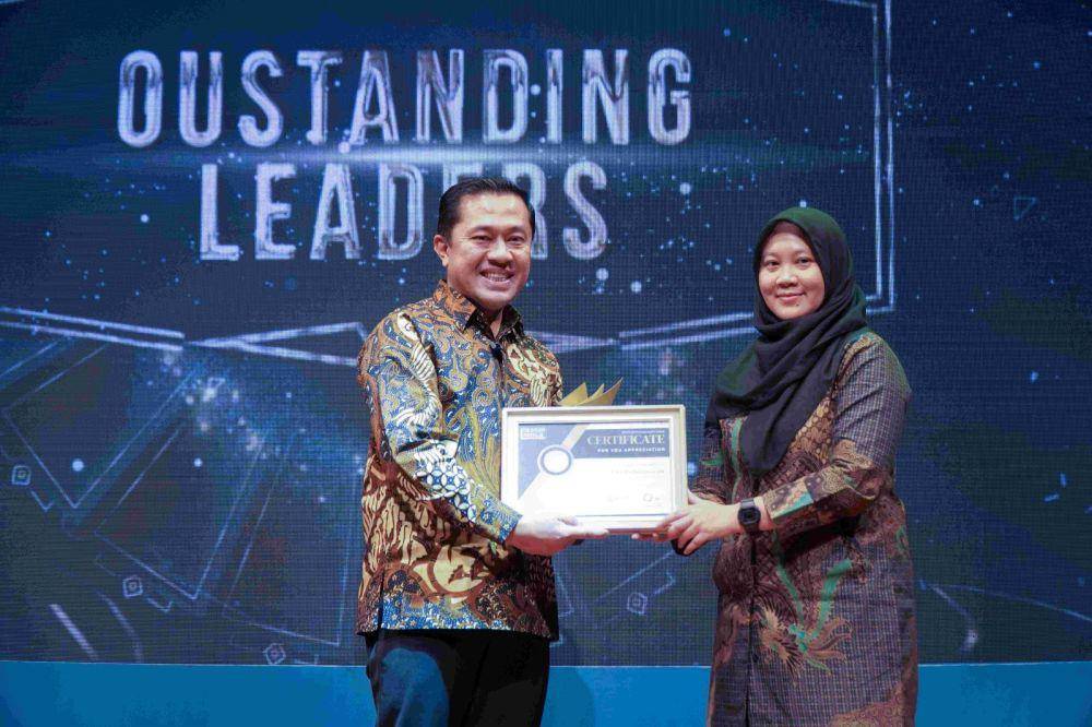 PT Pegadaian (Persero) berhasil memborong dua penghargaan sekaligus pada ajang bergengsi CSR Outlook 2023 yang berlangsung di Jakarta, pada Selasa (25/7). (Dok. Pegadaian)