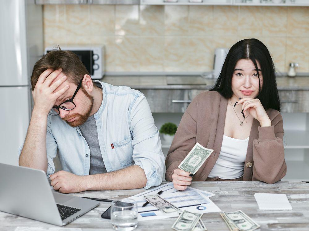 5 Tanda Kamu Mengalami Financial Abuse
