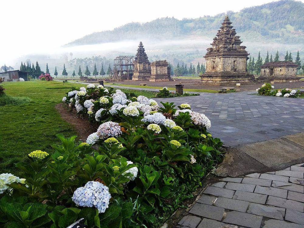 Dieng (commons.wikimedia.org/Yogaprihananto)