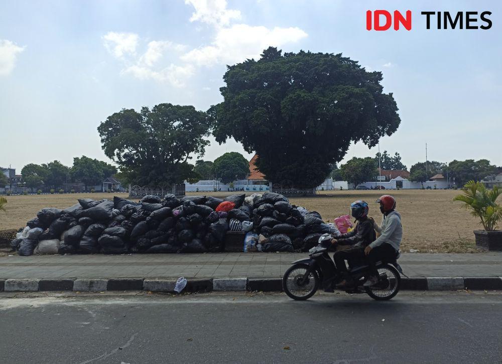 Sampah di Alun-Alun Selatan, Pemkot Jogja: Dibersihkan Setiap Pagi