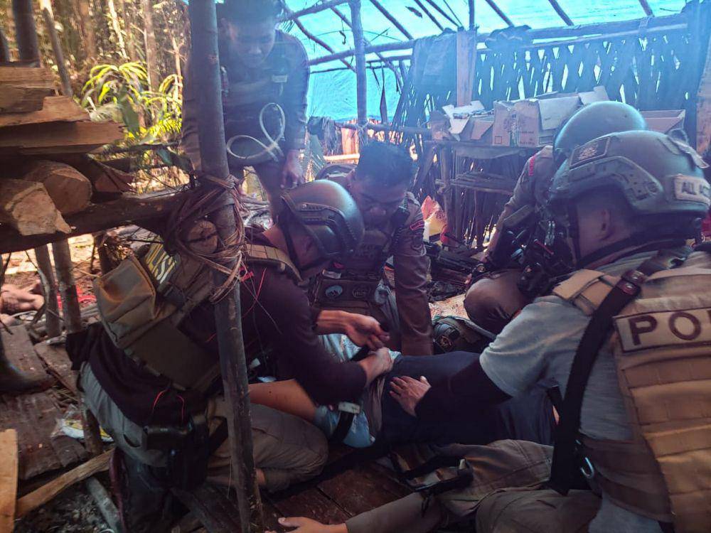 Anggota Satgas Aman Nusa I, Bharatu Jogianus Ricko, terkena luka tembak pada paha kiri. (IDN Times/Istimewa)