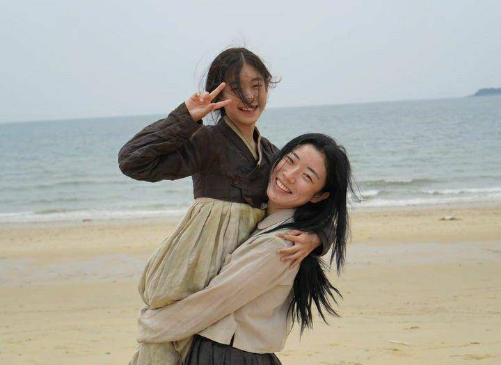 Park So Yi dan Shim Dal Gi di balik layar Revenant (instagram.com/soi_hami)