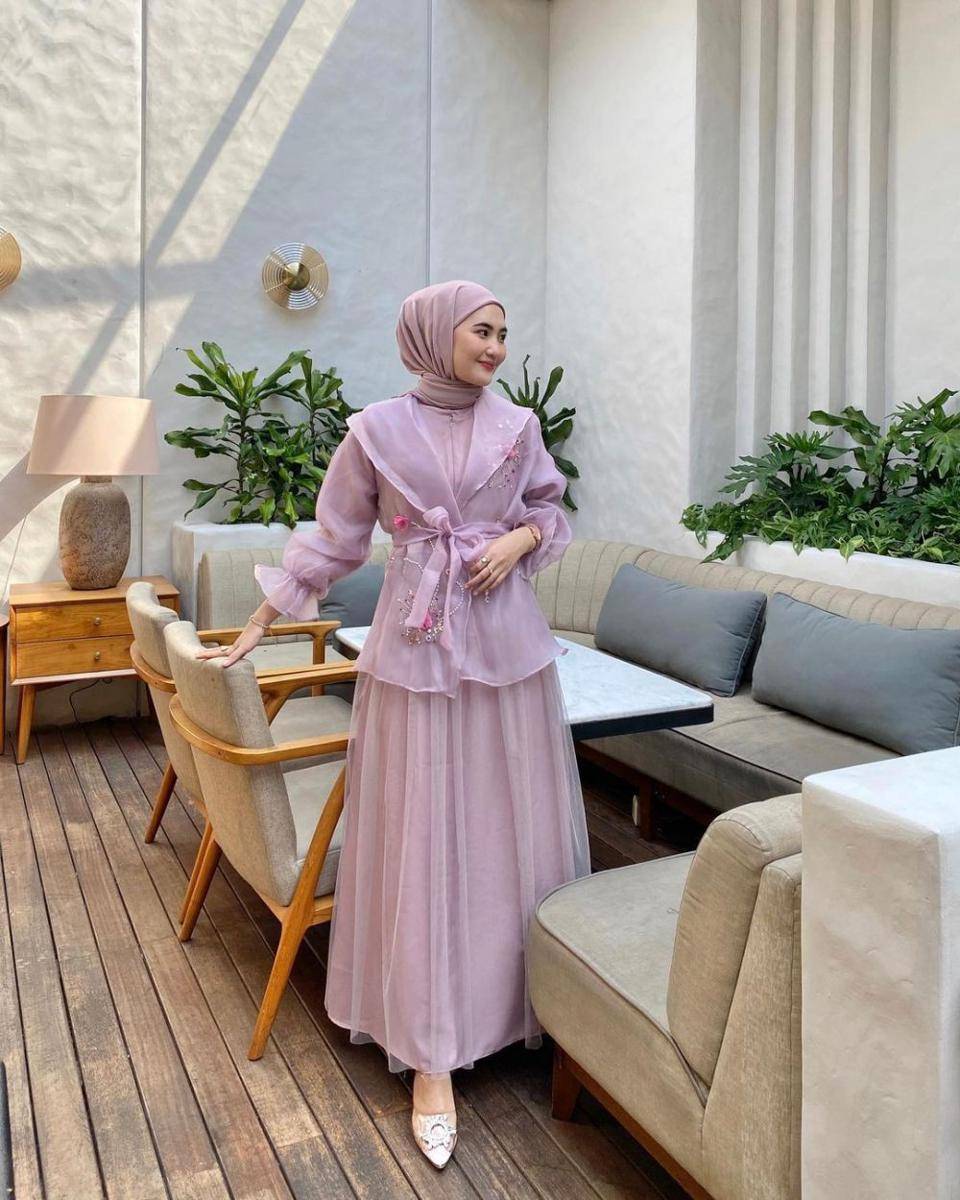 Gaya kondangan. (instagram.com/intanghazll_)