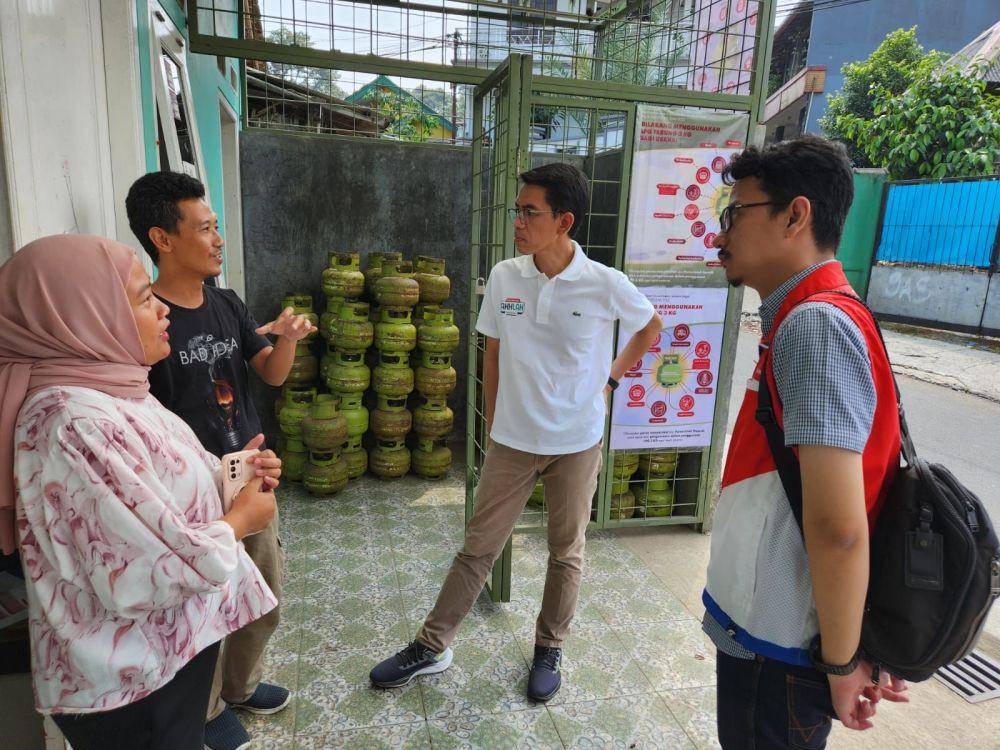 Sidak dan pemantauan pasokan LPG subsidi di wilayah Jawa Barat. (Dok. Pertamina)