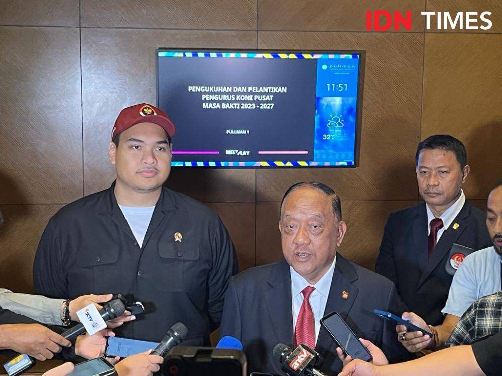 Menpora RI, Dito Ariotedjo (kiri) dan Ketua Umum KONI, Marciano Norman (kanan), Selasa (1/8/2023). (IDN Times/Tino).