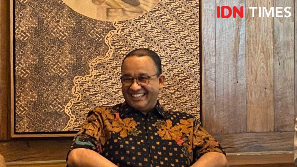 Anies Dikawal Pasukan Sakera Saat Emak-Emak Beri Dukungan di Madura