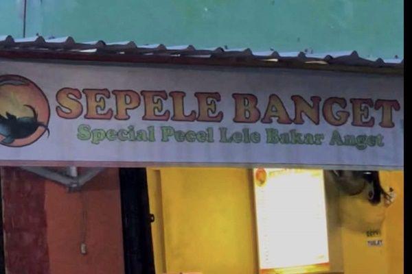 8 Potret Penjual Singkat Nama Menu Makanan Ini Bikin Geleng Kepala