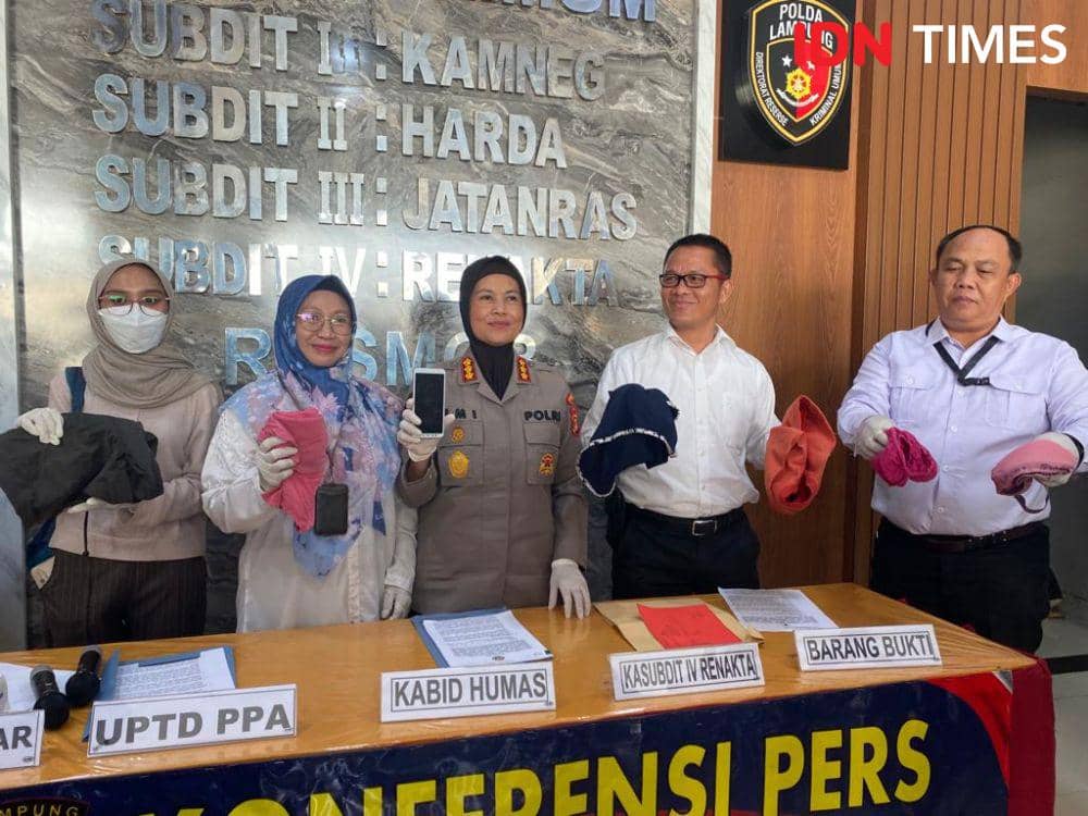 Konferensi pers pemerkosaan terhadap korban pemerkosaan penyandang keterbelakangan mental di Mapolda Lampung. (IDN Times/Tama Yudha Wiguna).
