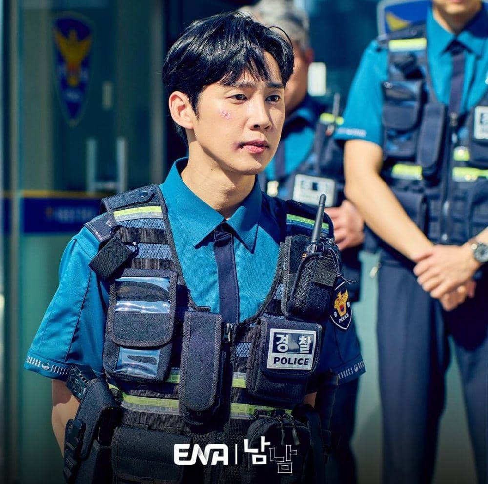 Park Sung Hoon di drama Not Others (instagram.com/channel.ena.d)