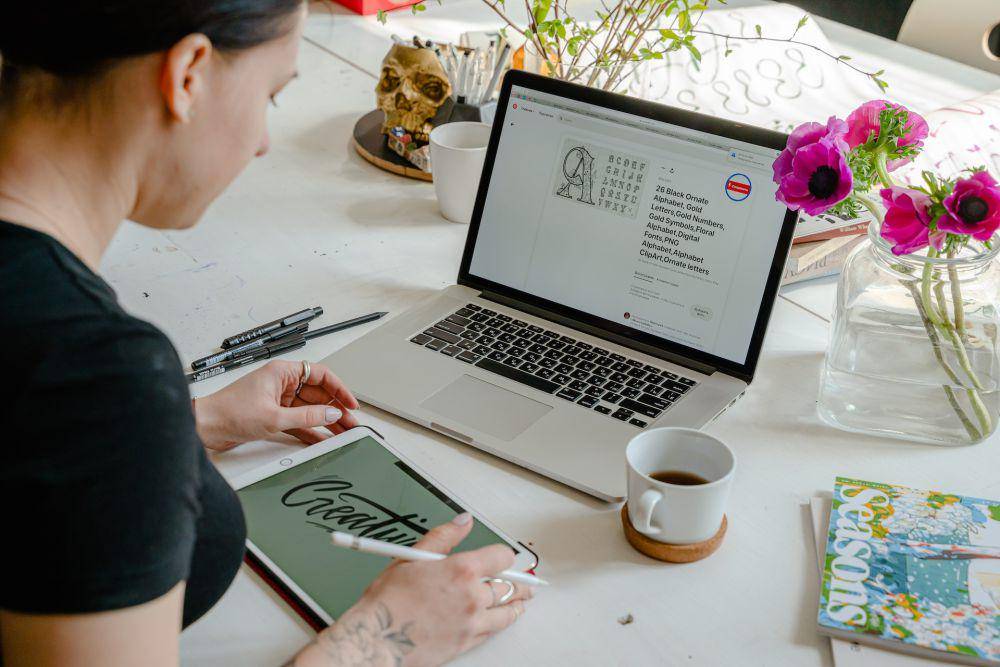 ilustrasi bekerja kreatif (pexels.com/Antoni Shkraba)