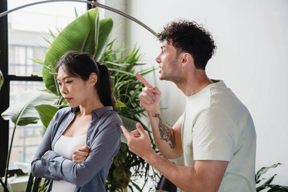 potret pasangan kurang harmonis (pexels.com/Timur Weber)