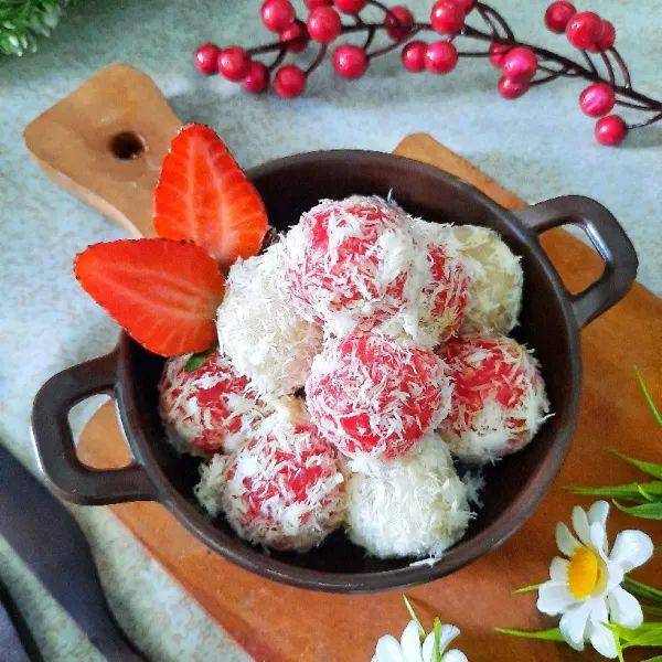 kue klepon merah putih (yummy.co.id/Eva Wijaya)